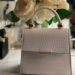 White alligator print purse/bag